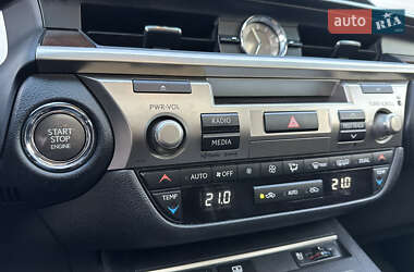 Седан Lexus ES 2015 в 