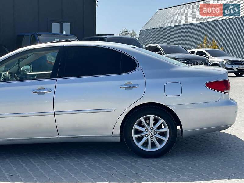 Седан Lexus ES 2004 в Львове