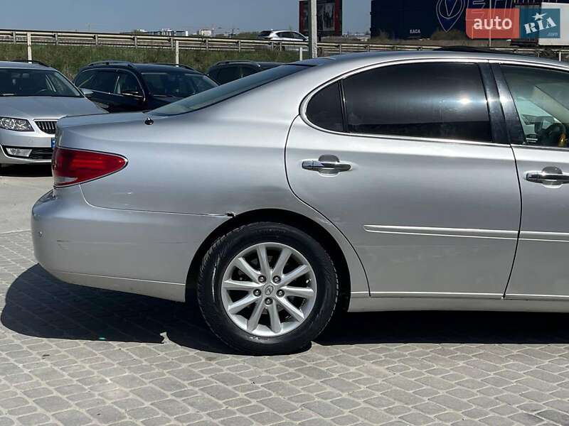 Седан Lexus ES 2004 в Львове