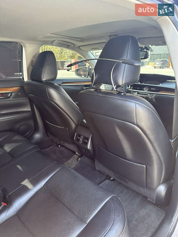 Седан Lexus ES 2012 в Киеве