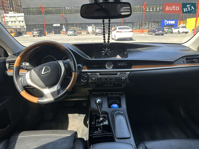 Седан Lexus ES 2012 в Киеве