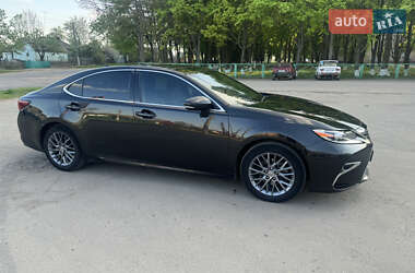 Седан Lexus ES 2018 в 