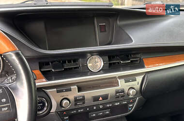 Седан Lexus ES 2012 в 