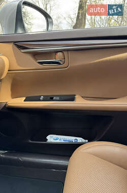 Седан Lexus ES 2016 в Одесі