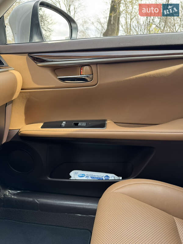 Седан Lexus ES 2016 в Одесі