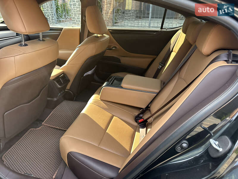 Седан Lexus ES 2021 в Киеве