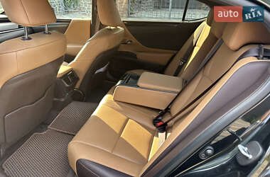 Седан Lexus ES 2021 в 