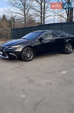Седан Lexus ES 2015 в Умани