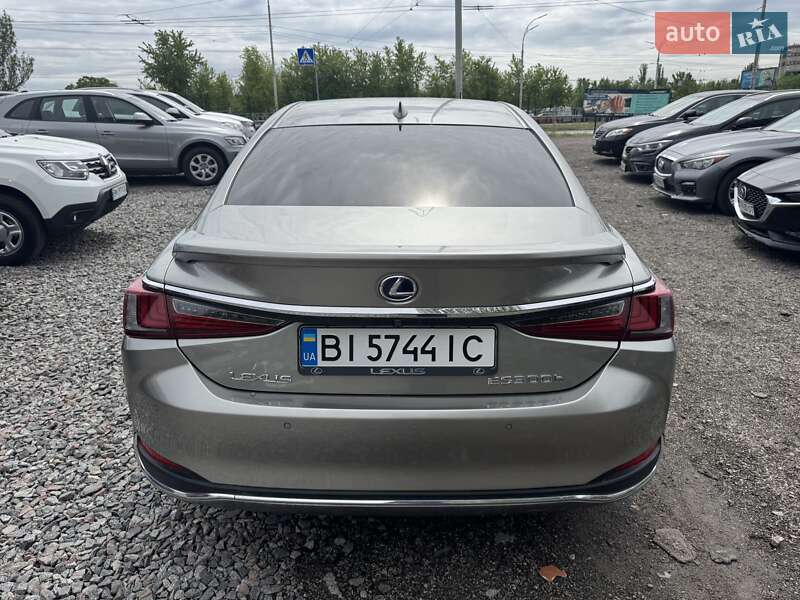 Седан Lexus ES 2019 в Киеве