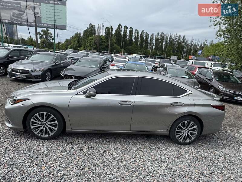 Седан Lexus ES 2019 в Киеве