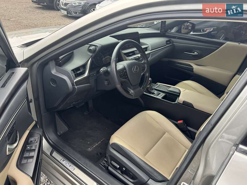 Седан Lexus ES 2019 в Киеве