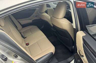 Седан Lexus ES 2019 в Киеве