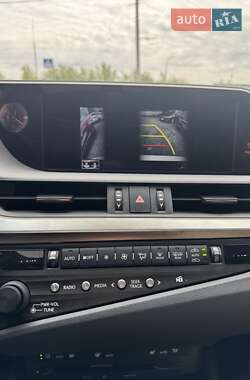 Седан Lexus ES 2019 в Киеве