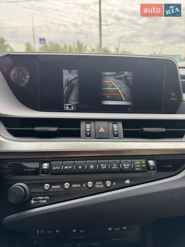 Седан Lexus ES 2019 в Киеве