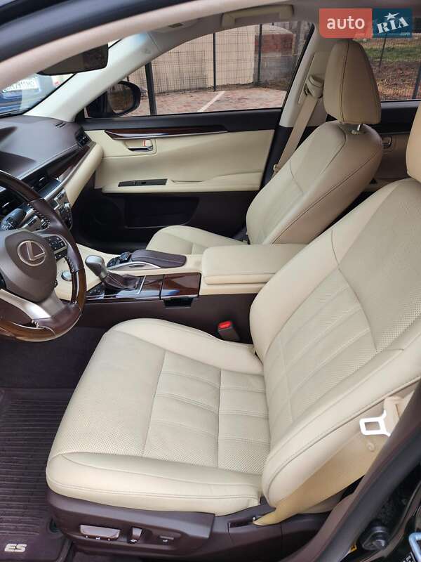Седан Lexus ES 2016 в Одесі