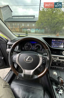 Седан Lexus ES 2013 в 