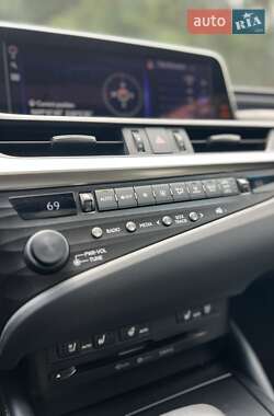 Седан Lexus ES 2020 в 