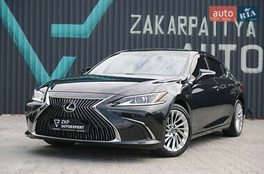 Седан Lexus ES 2019 в Мукачево