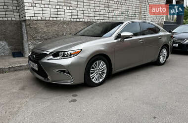 Седан Lexus ES 2016 в Чернигове