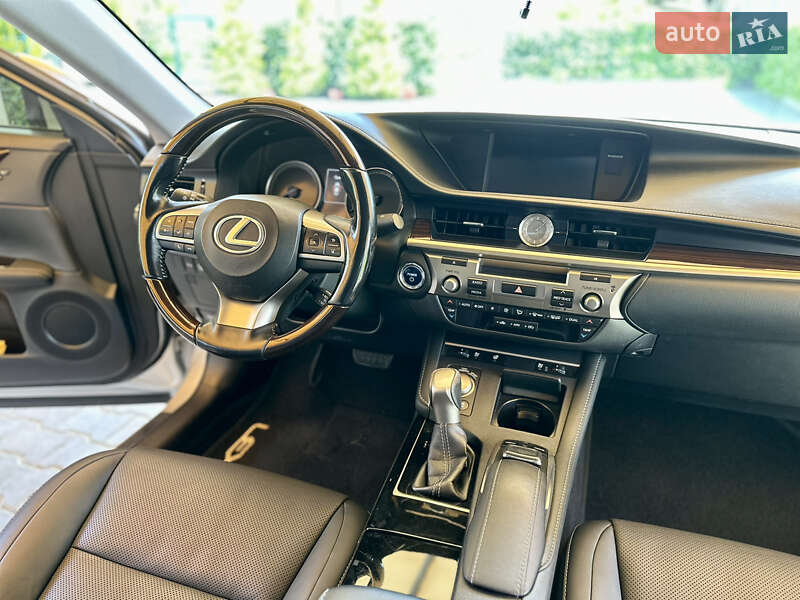 Седан Lexus ES 2015 в Одессе