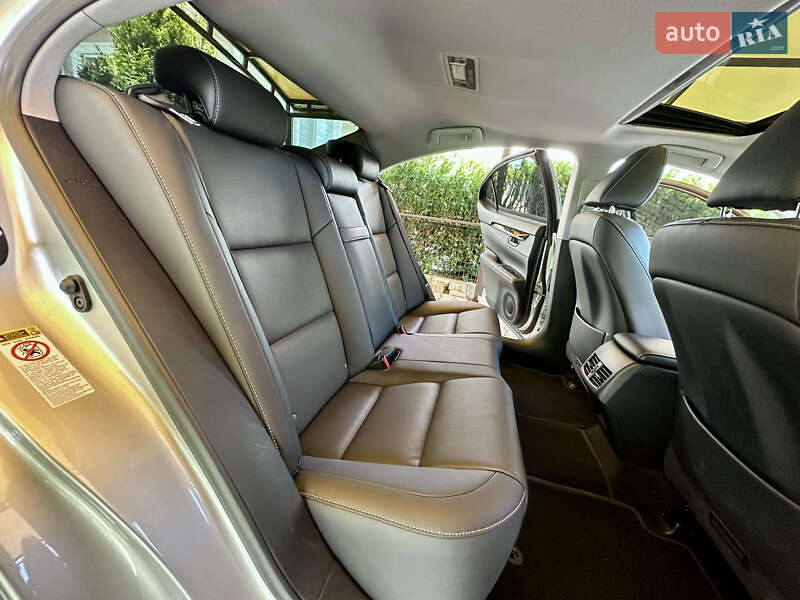 Седан Lexus ES 2015 в Одессе