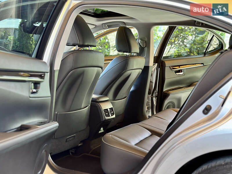 Седан Lexus ES 2015 в Одессе