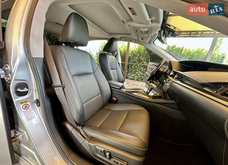 Седан Lexus ES 2015 в Одессе