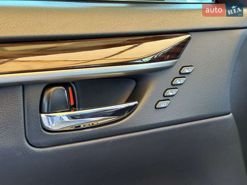 Седан Lexus ES 2015 в Одессе