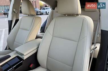 Седан Lexus ES 2016 в 
