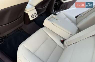 Седан Lexus ES 2016 в 
