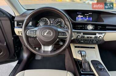 Седан Lexus ES 2016 в 