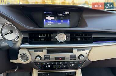 Седан Lexus ES 2016 в 