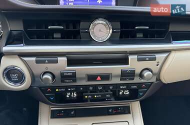 Седан Lexus ES 2016 в 