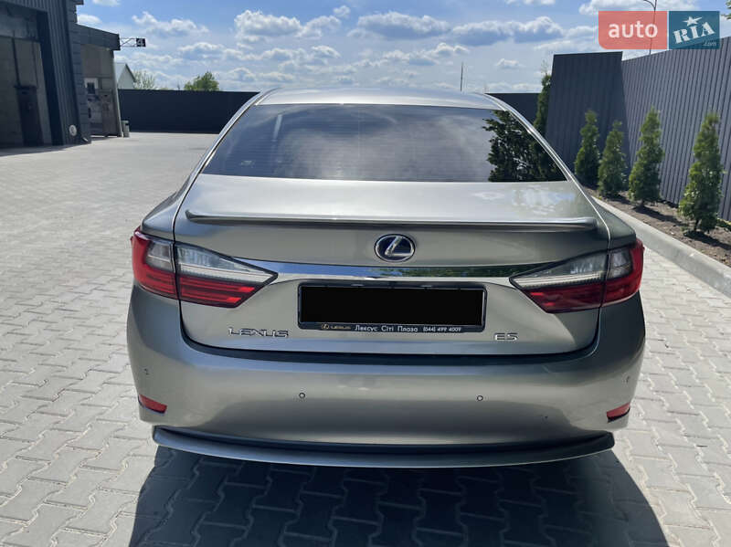 Седан Lexus ES 2017 в Киеве