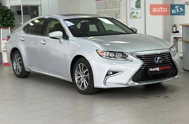 Седан Lexus ES 2015 в Киеве