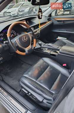 Седан Lexus ES 2012 в 
