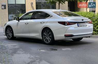Седан Lexus ES 2020 в 