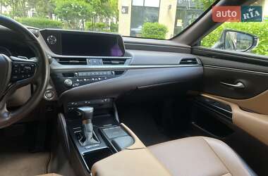 Седан Lexus ES 2020 в 