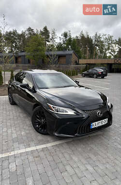 Седан Lexus ES 2018 в 