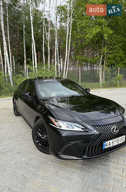 Седан Lexus ES 2018 в 