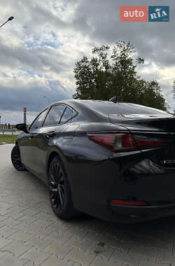 Седан Lexus ES 2018 в 