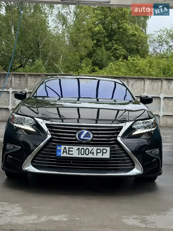 Lexus ES