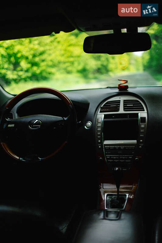 Седан Lexus ES 2008 в Жовкві