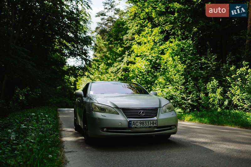 Седан Lexus ES 2008 в Жовкві