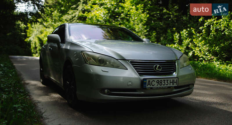 Седан Lexus ES 2008 в Жовкві