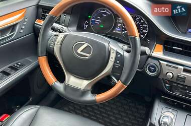 Седан Lexus ES 2012 в 