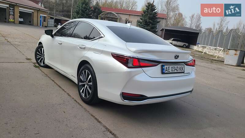Седан Lexus ES 2018 в Дніпрі