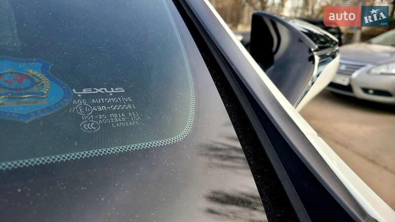 Седан Lexus ES 2018 в Дніпрі