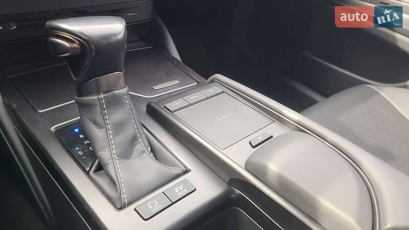 Седан Lexus ES 2018 в Дніпрі