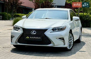Седан Lexus ES 2015 в Киеве